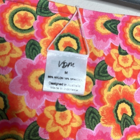 VDM The label Ziggy floral and candy stripe reversible bikini bottom M NWT - Picture 7 of 8